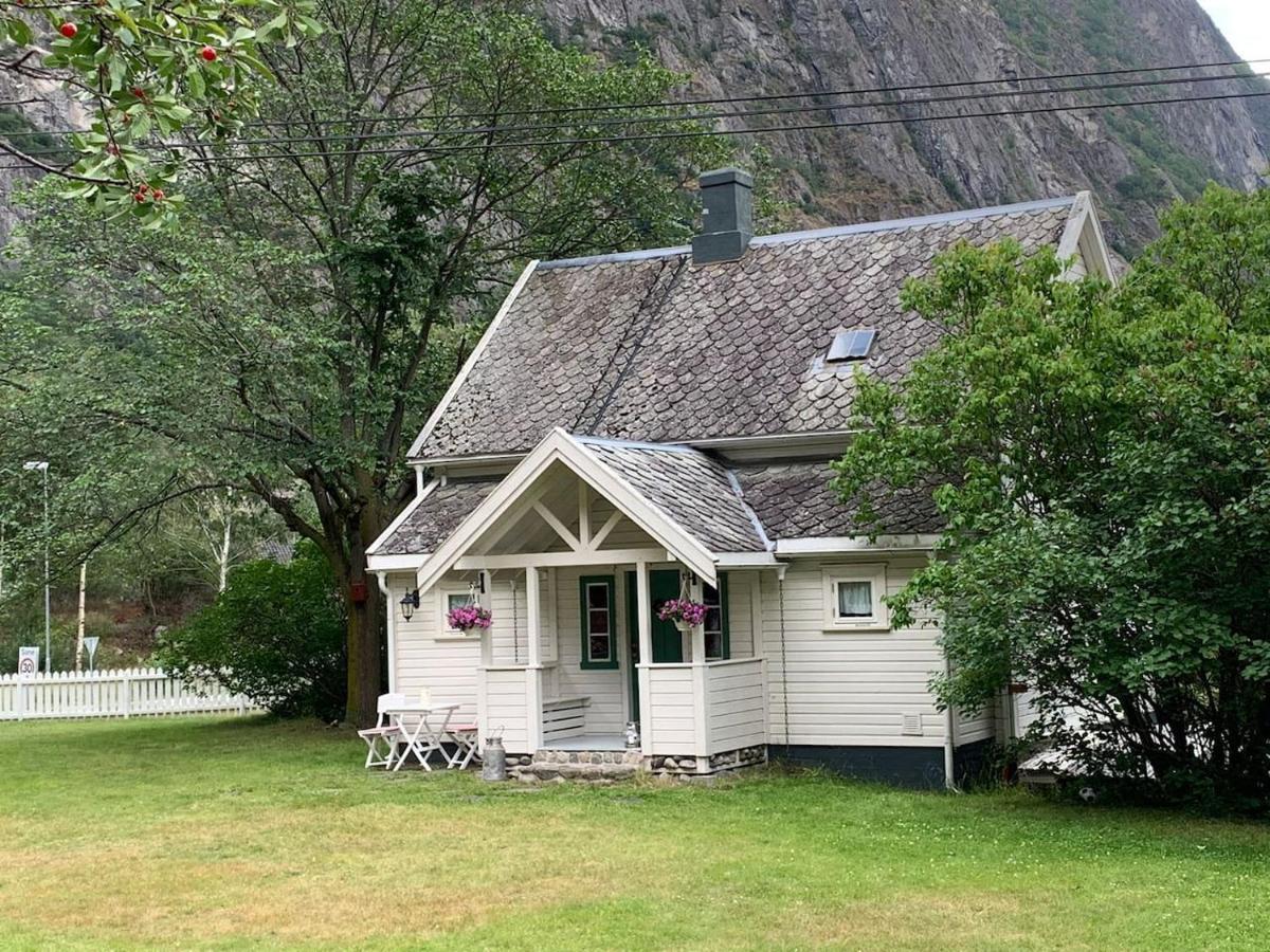 Aobrio Holidayhouse, Authentic Norwegian Close To Flam Holiday home